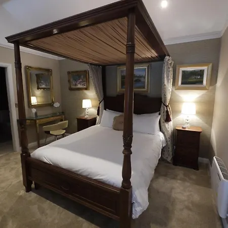 The Carriage At Beechpark House 4*