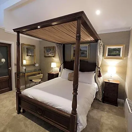 The Carriage At Beechpark House 4*